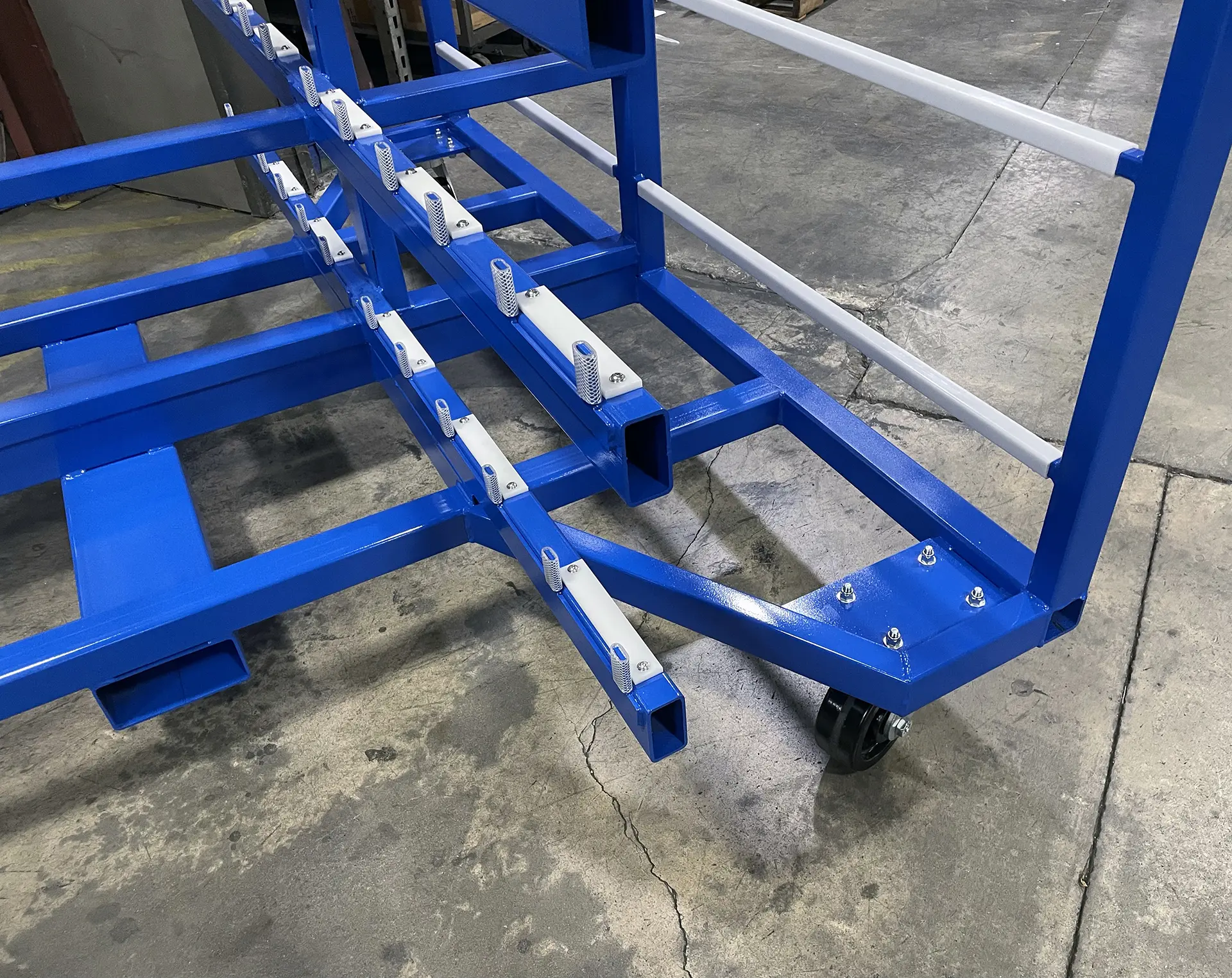 Data Center Horizontal Column Job Site Cart bumper view
